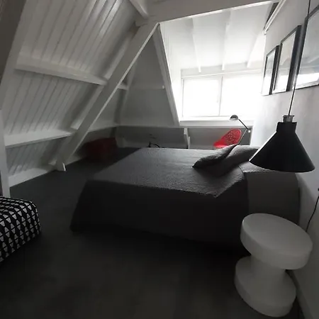 To Be At Appartement *
