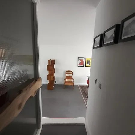 To Be At Appartement *