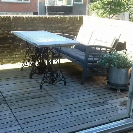 To Be At Appartement *